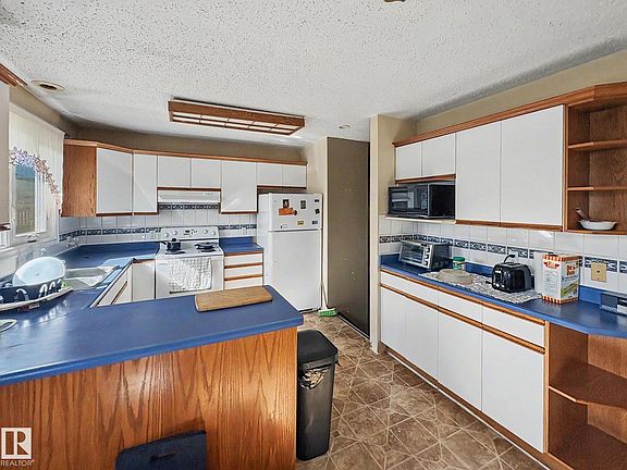 5th image of 4108 47th St