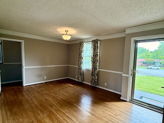 4th image of 104 Homestead Ct