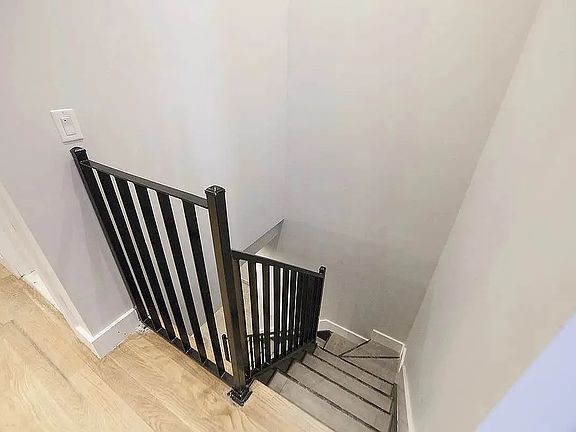 4th image of 613 Woodward Ave #1B