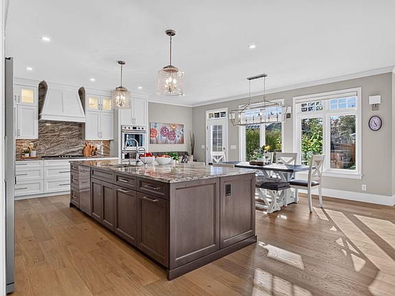 5th image of 3017 3rd St SW