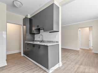 2550 Keele St #3, Toronto, ON M6L 2N8