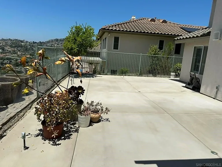 2552 Valley Waters Ct — Photo 8