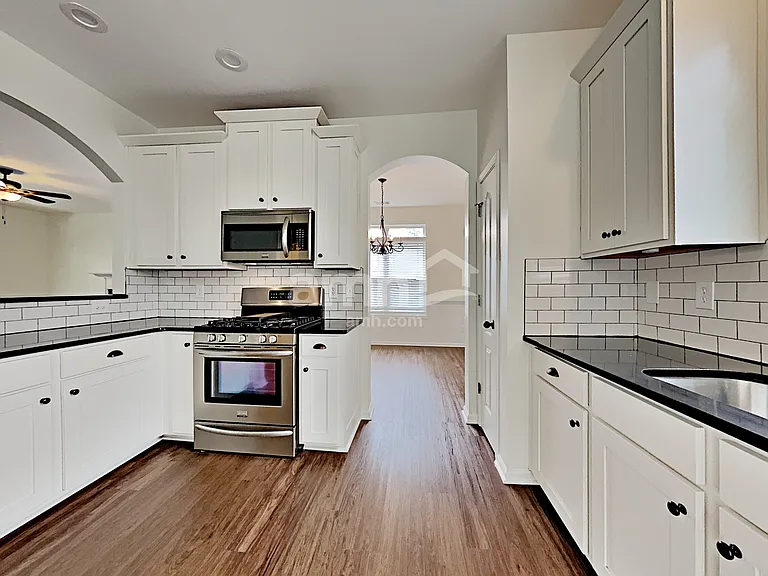 826 Durham Ct — Photo 3