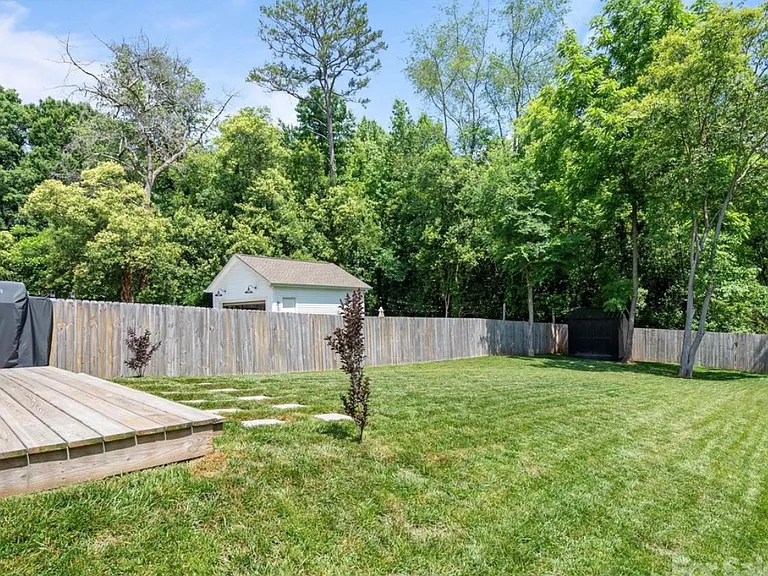 2813 Shamrock Dr — Photo 17