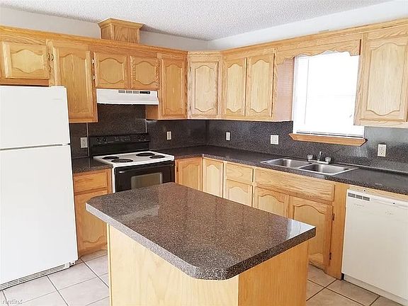 2nd image of 421 W Pickens Ave APT B