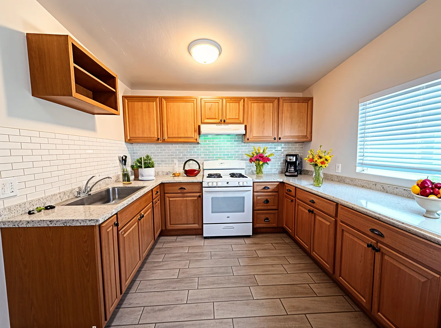 3 bed, 700 sqft, $1,399 — Photo 3