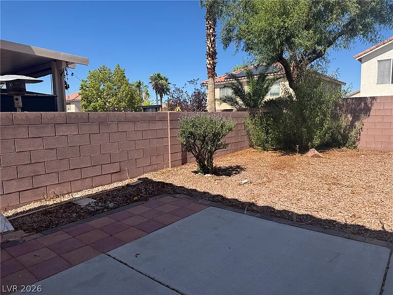 7512 Jacaranda Leaf St — Photo 33