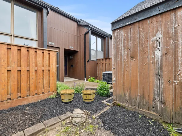 4796 Crazy Horse Ln, Westerville, OH 43081