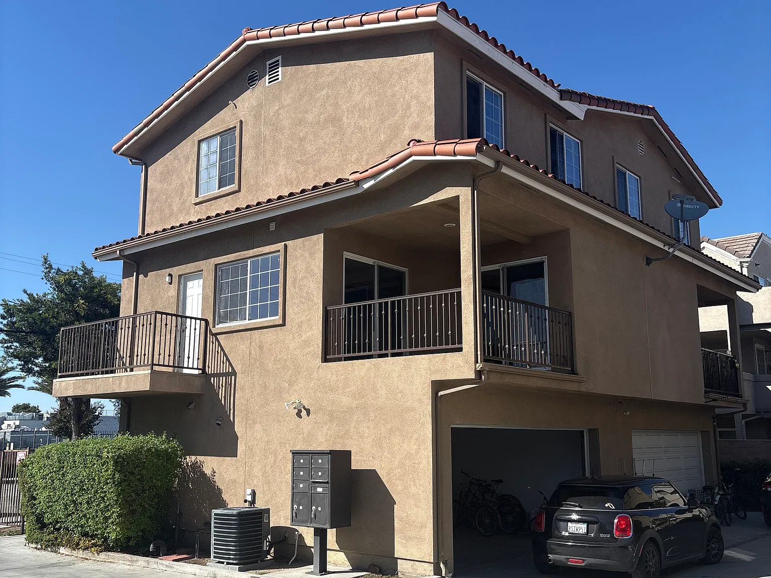 3 bed, 1350 sqft, $3,150 — Photo 2