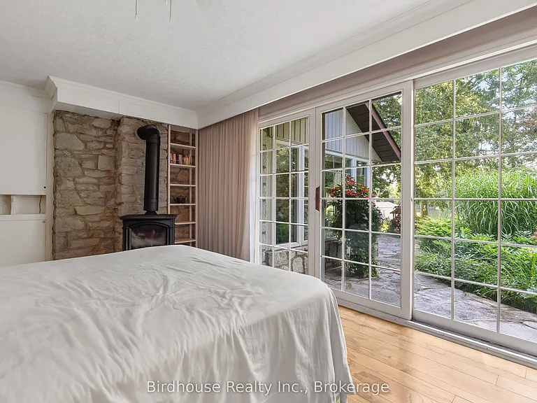 99 Riverside Dr — Photo 28