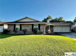 1813 Mission Dr, Victoria, TX 77901