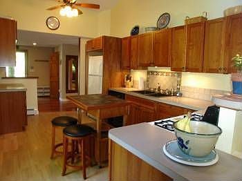 4th image of 34 Longfellow Dr
