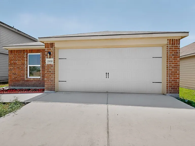 15018 Silver Tree Cv — Photo 3