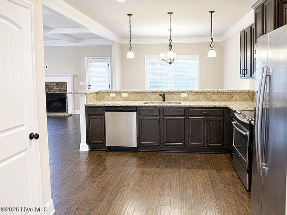 3rd image of 842 Herrington Dr