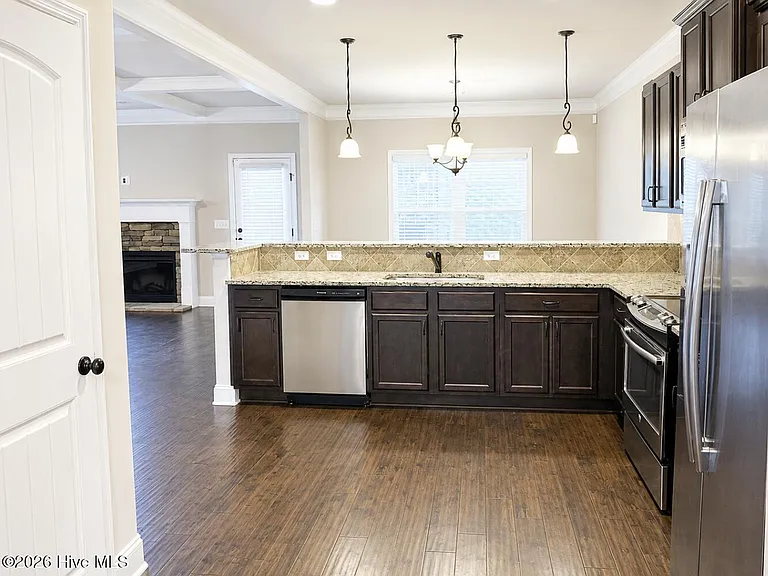 842 Herrington Dr — Photo 3