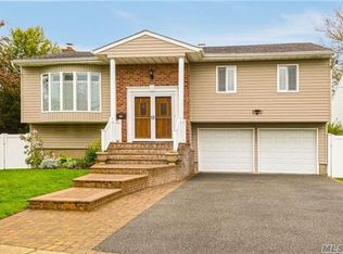 2659 Covered Bridge Rd, Merrick, NY 11566