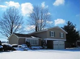 26749 Sweetbriar Dr, North Olmsted, OH