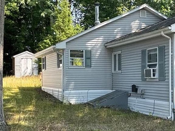 3rd image of 15 Riley Rd