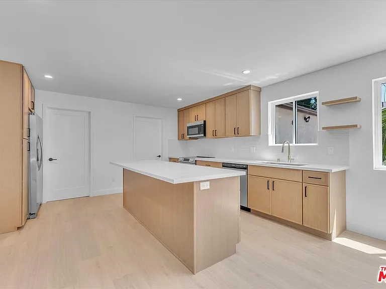 6913 Encino Ave #LOWER — Photo 16