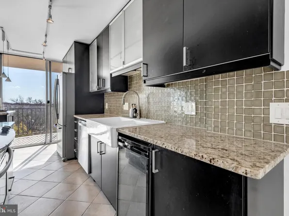 3333 University Blvd W APT 1008, Kensington, MD 20895