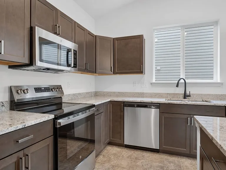 821 Cedarwood Dr #MAIN — Photo 2