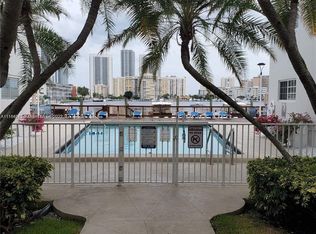 462 Golden UNIT 306, Hallandale, FL 33009