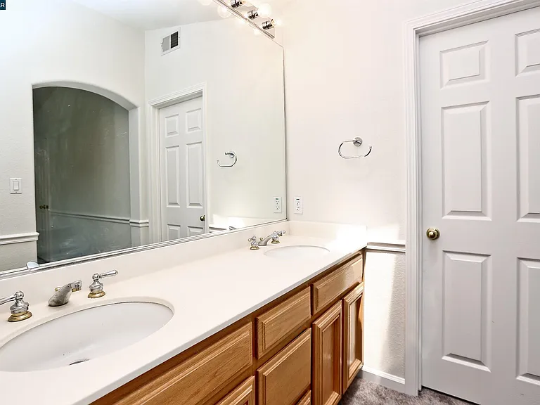 1079 River Rock Ln — Photo 16