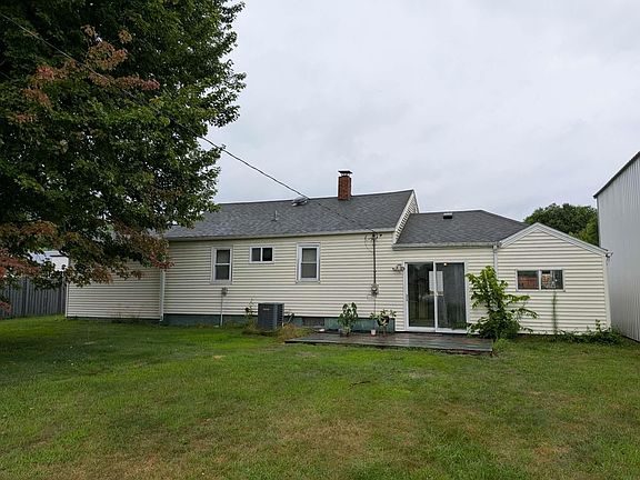 3rd image of 454 Main St NE