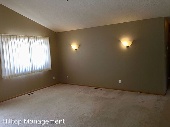 4th image of 427 Village Dr