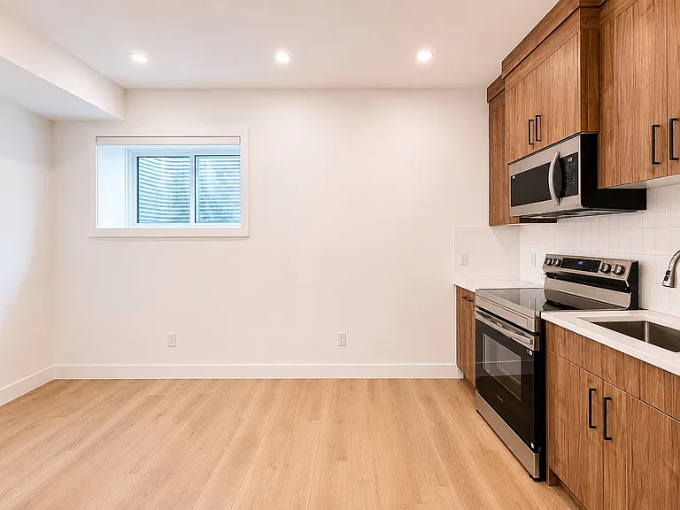 515 17th Ave NW #1 — Photo 5