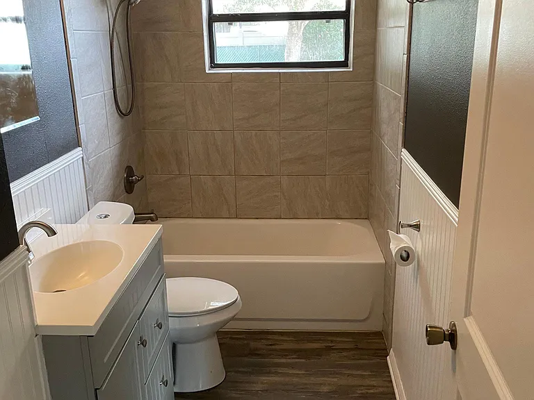4525 NE 9th St — Photo 5