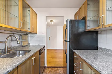 Sold by Thomas Lipovetsky, LREB