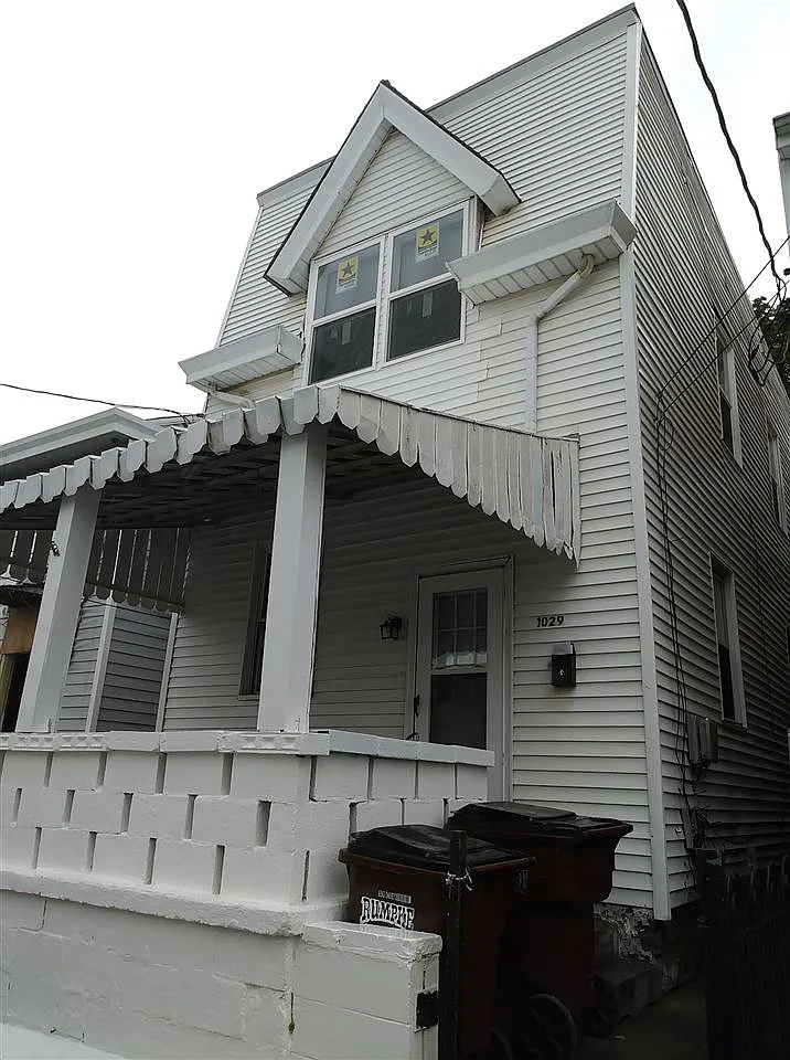 1029 Ann St photo 1