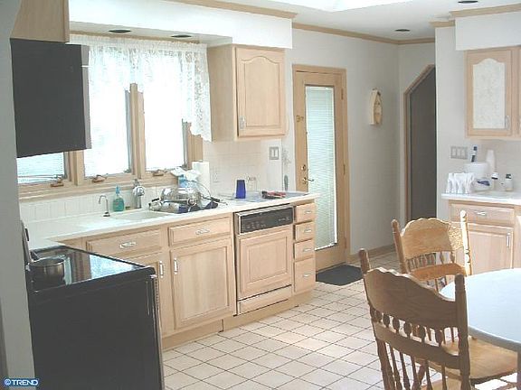 4th image of 132 Carlotta Dr