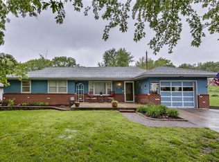 705 Sunset Ave, Liberty, MO 64068