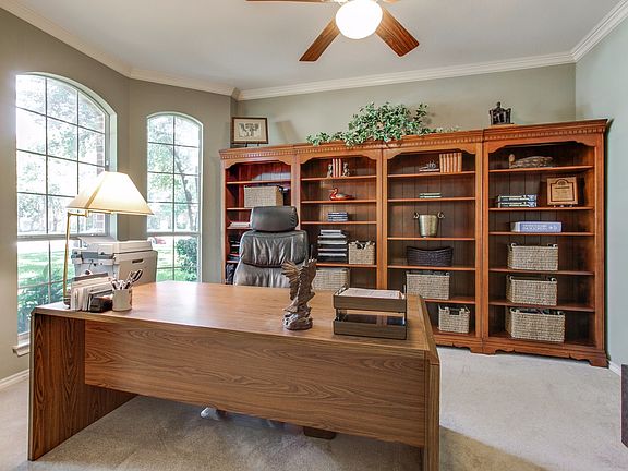 5th image of 804 Tall Pine Ct