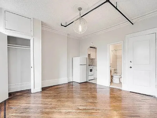 915 Sterling Pl #3R, Brooklyn, NY 11216