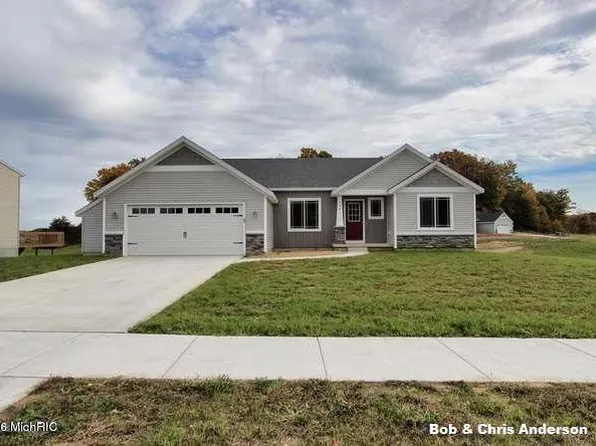 13838 Meadowoak Dr, Greenville, MI 48838