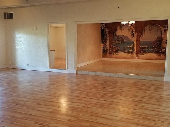 3rd image of 2100 E 43rd Ave