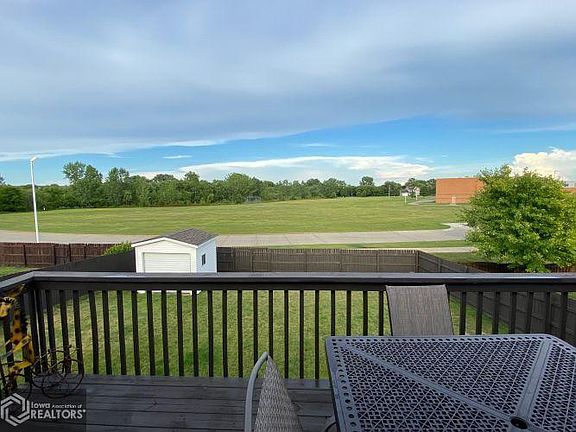 3rd image of 2817 SW Townpark Dr