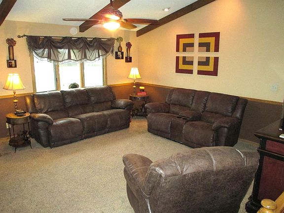4th image of 1725 Anthony Dr