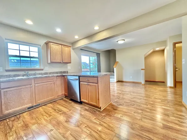 1570 50th St, Marion, IA 52302