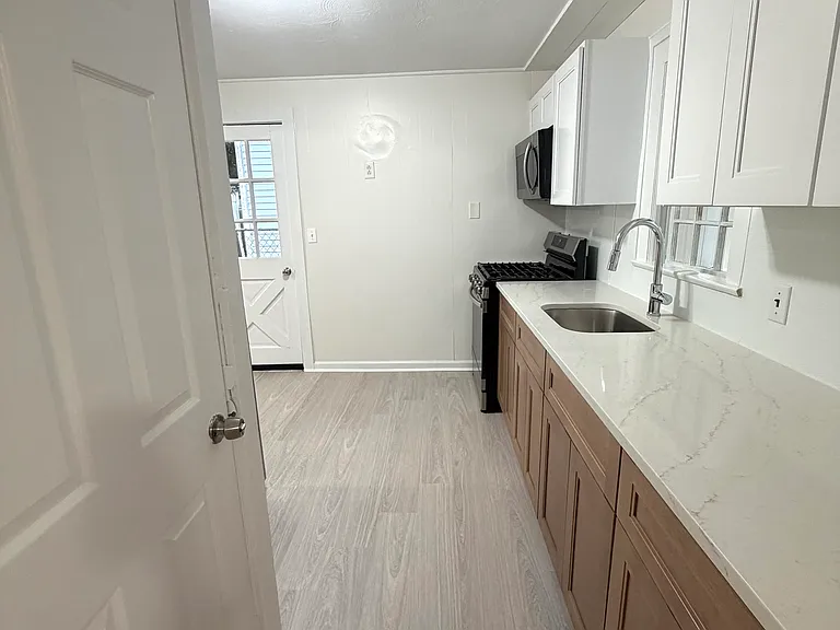 709 Ship Ave — Photo 10