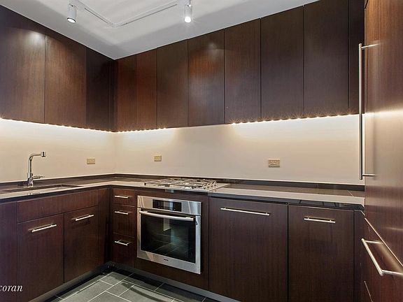4th image of 40 Broad St APT 26D
