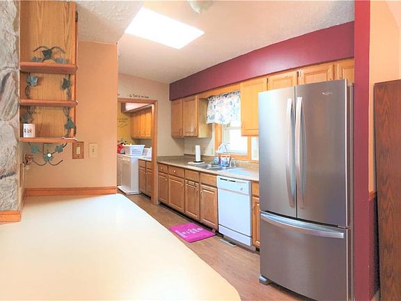 5th image of 277 Amherston Dr