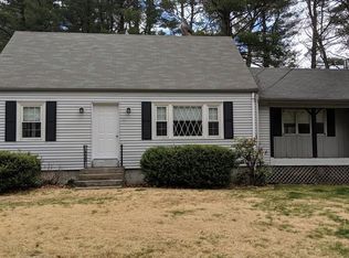 11 Cedar St, Foxboro, MA 02035