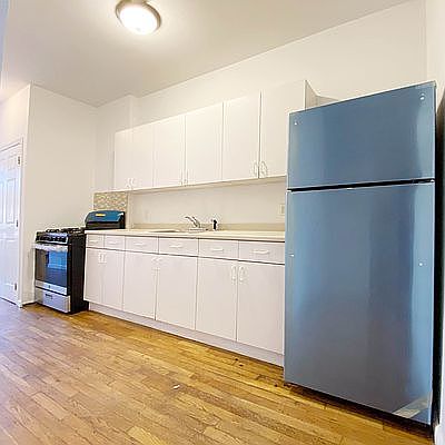 4th image of 309 W 137th St #4