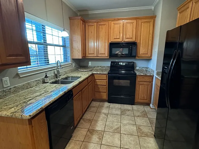 102 Pecan Ridge Rd — Photo 3