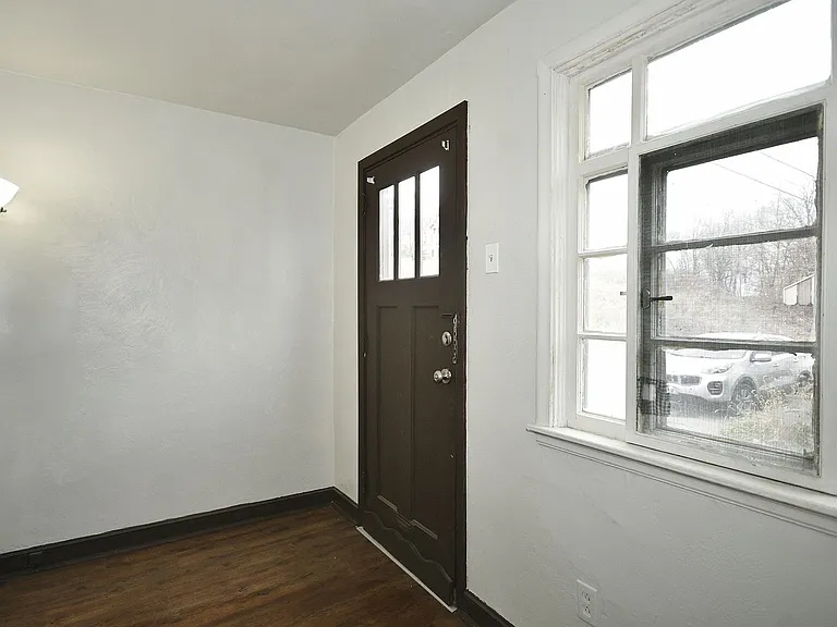 1243 Evans St — Photo 4