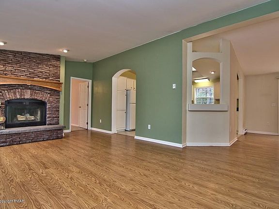 4th image of 11 Norman Dr